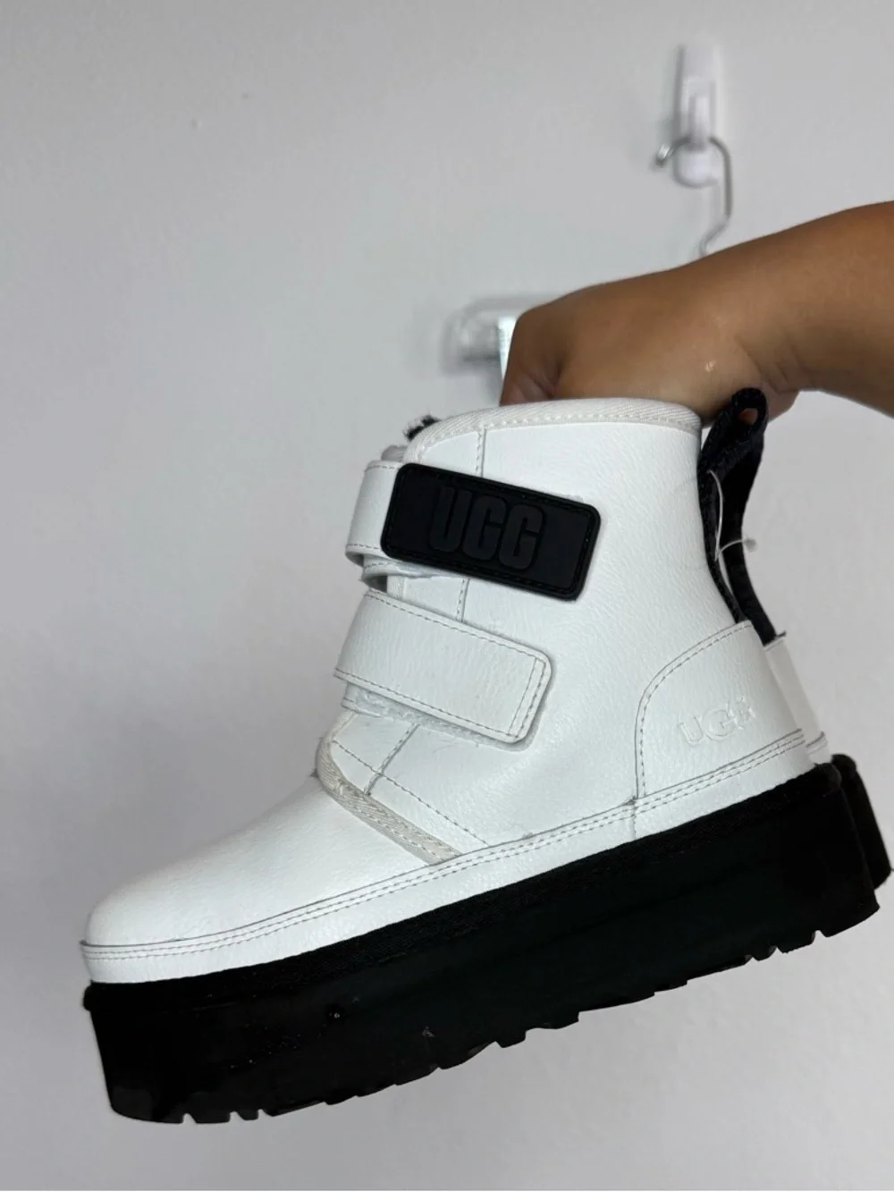 UGG Kids Neumel Platform Leather Boot